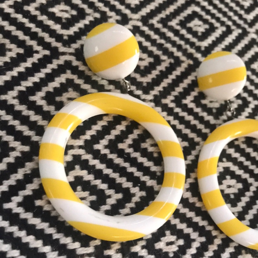 Vintage striped hoop earrings - Picture 3 of 4